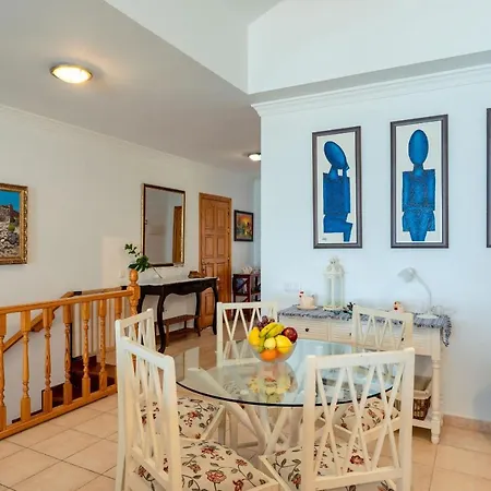 Marina Ii Beachfront By Holidays 别墅 *